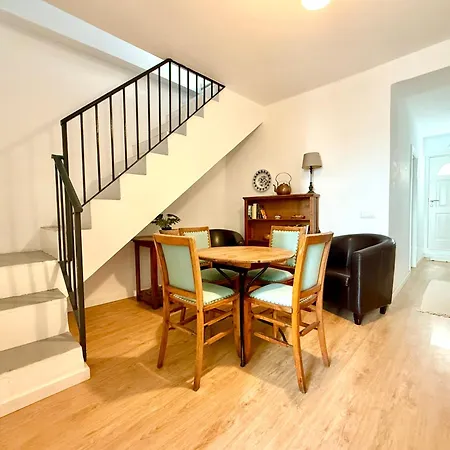 Old Town 3 Bed House With Private Roof Terrace Dom wakacyjny Nerja